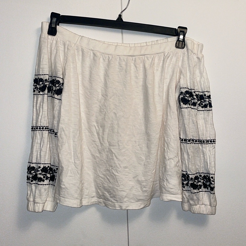Small American Eagle Off The Shoulder White Top